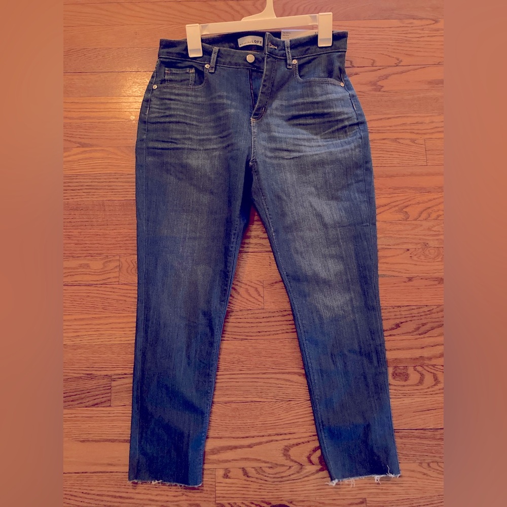 Petite Curvy Chewed Hem Mid Rise Skinny Jeans in Bright Mid Vintage wash